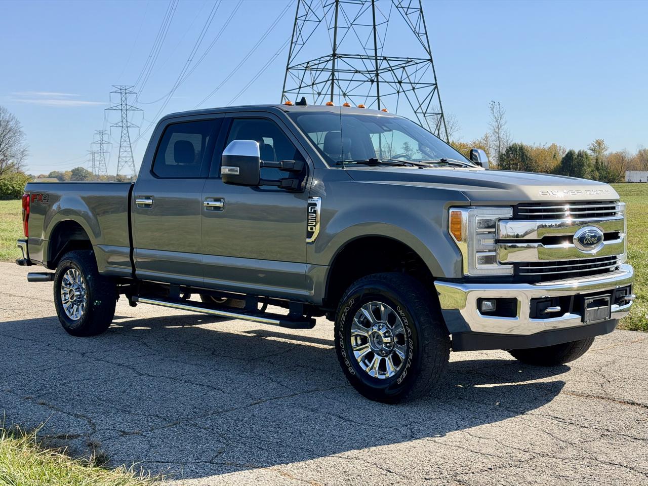 Ford F-250 SD Lariat Crew Cab Short Bed 4WD 2019