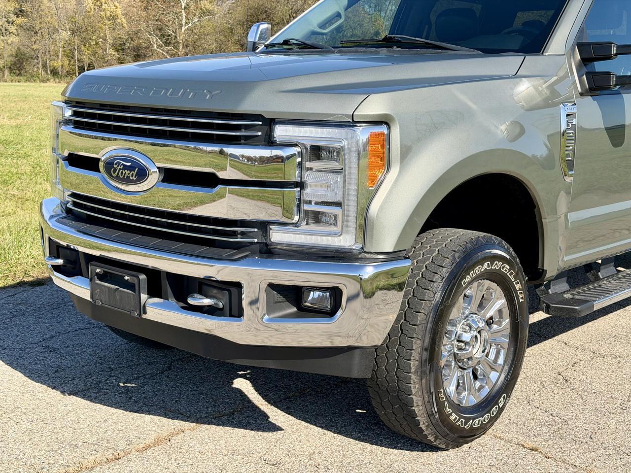 Ford F-250 SD Lariat Crew Cab Short Bed 4WD 2019