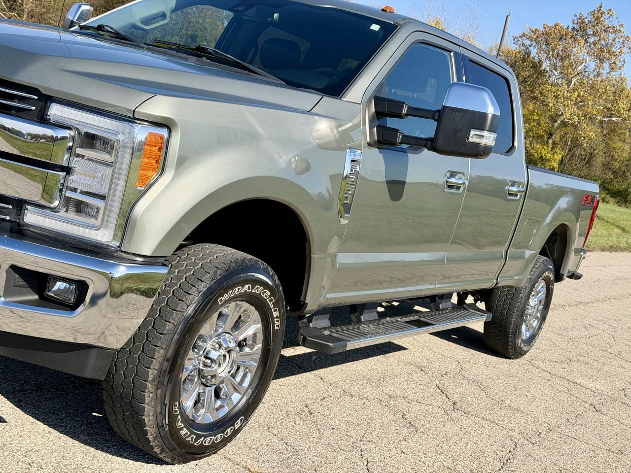 Ford F-250 SD Lariat Crew Cab Short Bed 4WD 2019