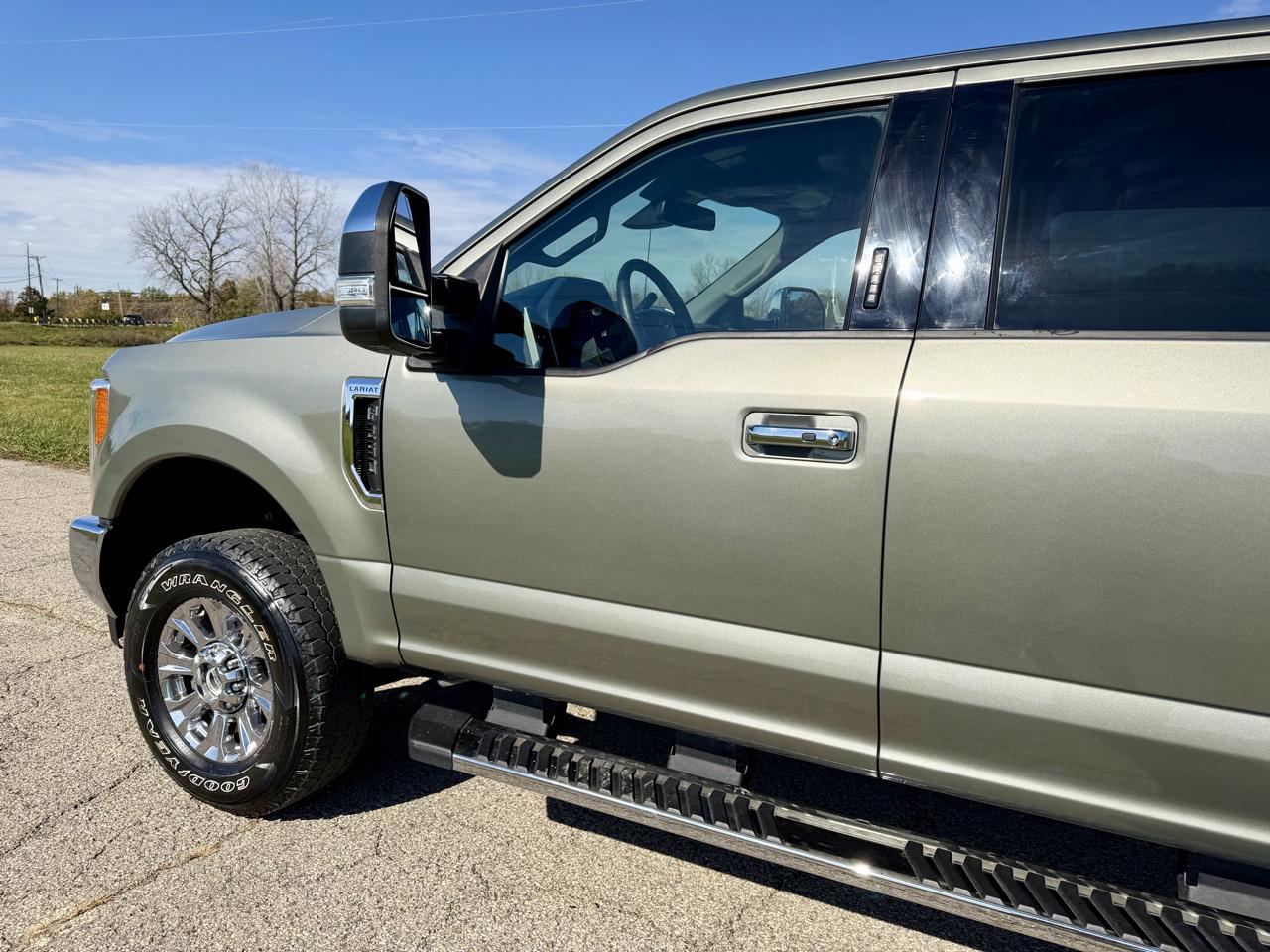 Ford F-250 SD Lariat Crew Cab Short Bed 4WD 2019
