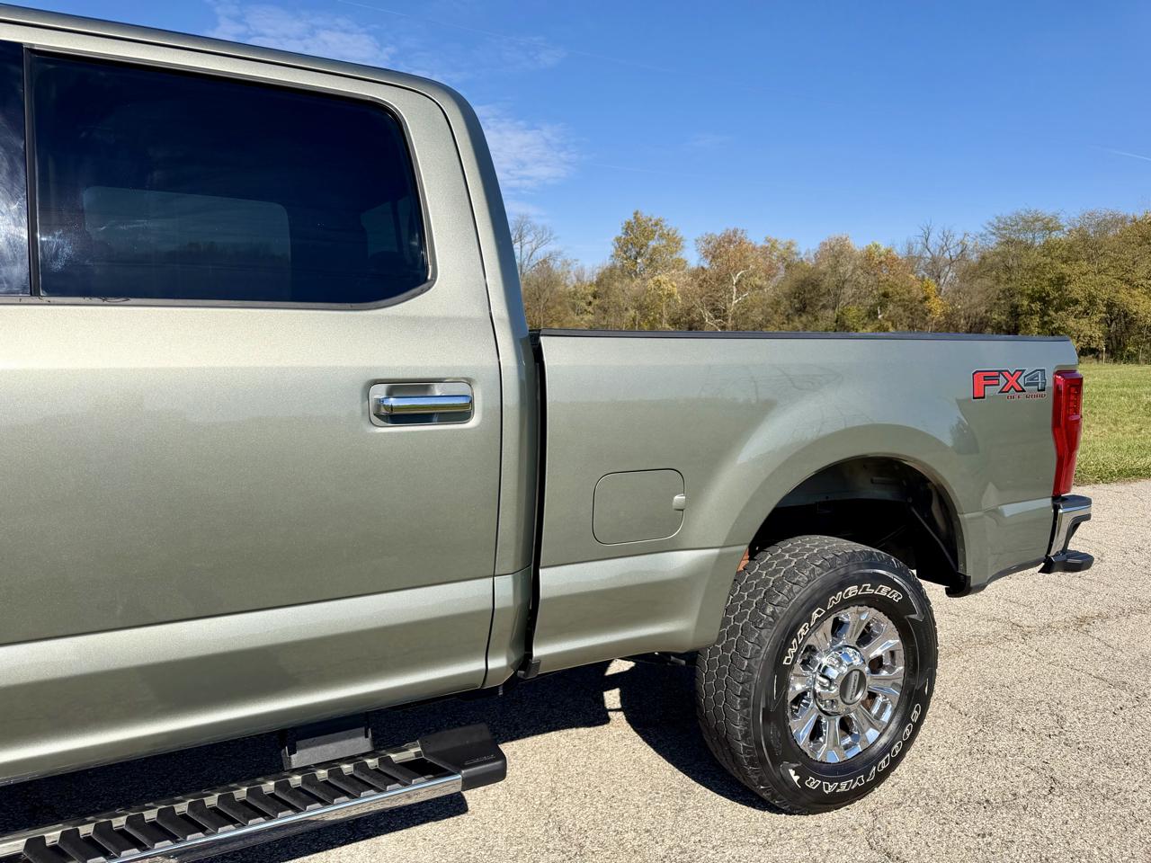 Ford F-250 SD Lariat Crew Cab Short Bed 4WD 2019