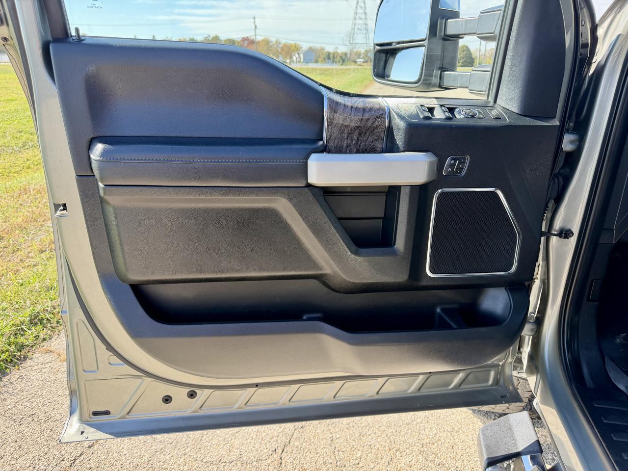 Ford F-250 SD Lariat Crew Cab Short Bed 4WD 2019