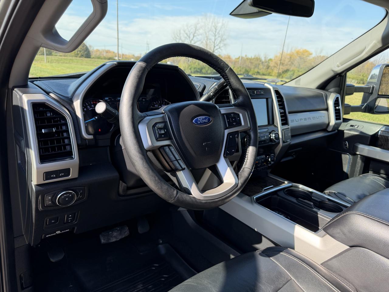 Ford F-250 SD Lariat Crew Cab Short Bed 4WD 2019
