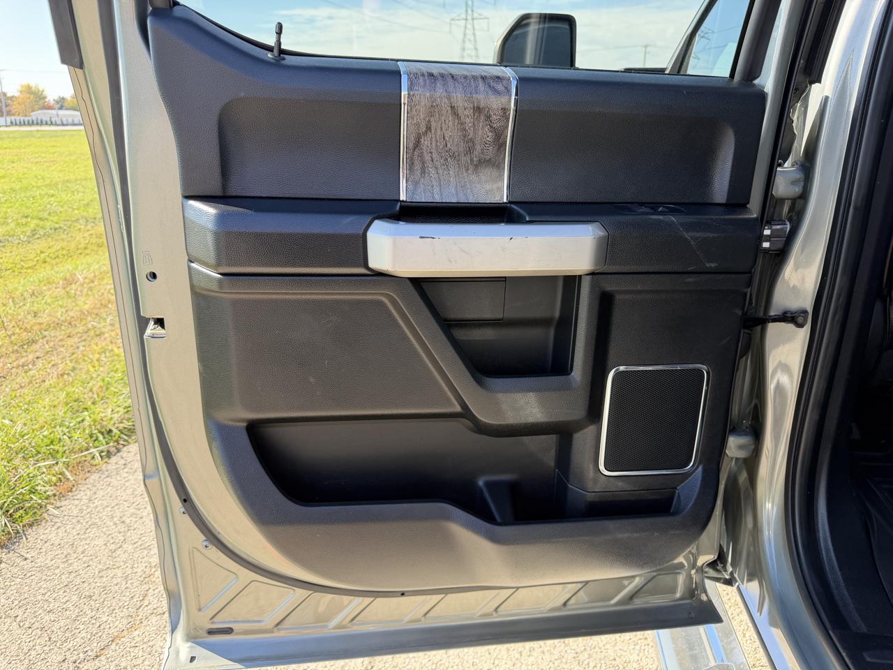 Ford F-250 SD Lariat Crew Cab Short Bed 4WD 2019