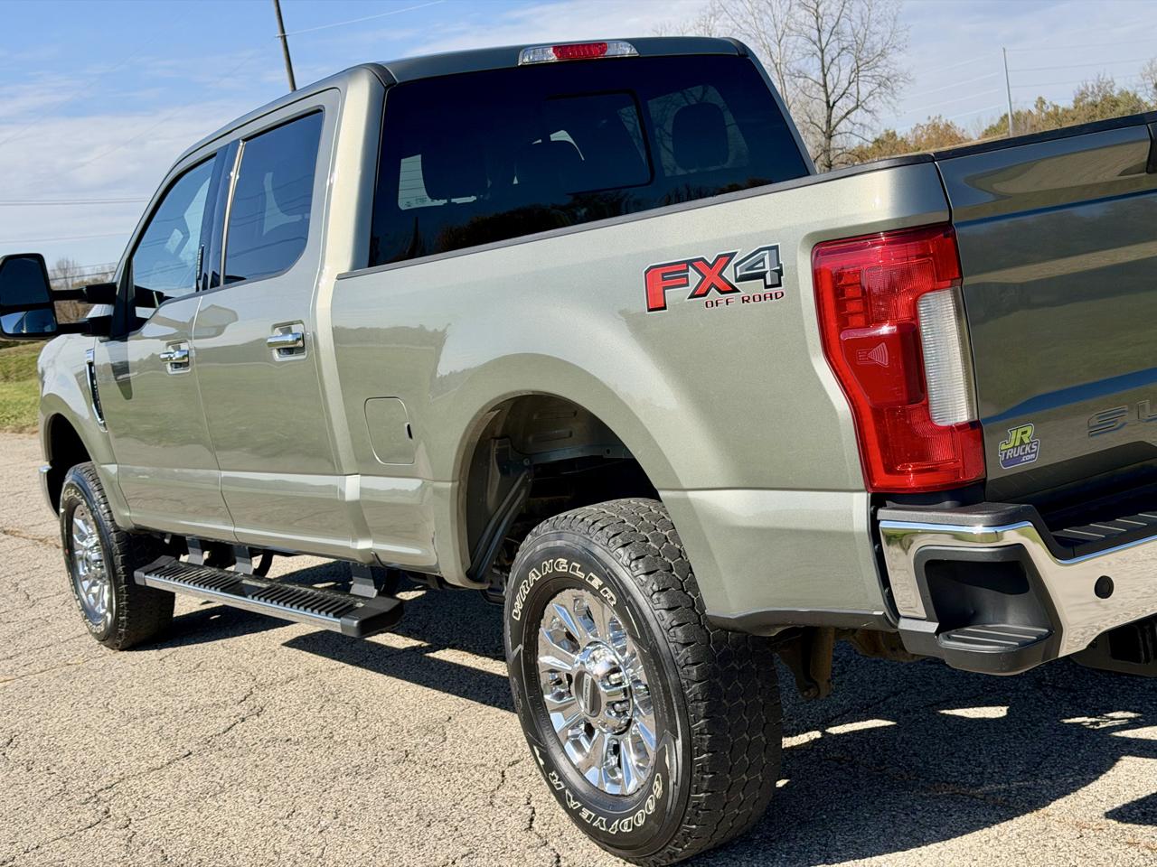 Ford F-250 SD Lariat Crew Cab Short Bed 4WD 2019