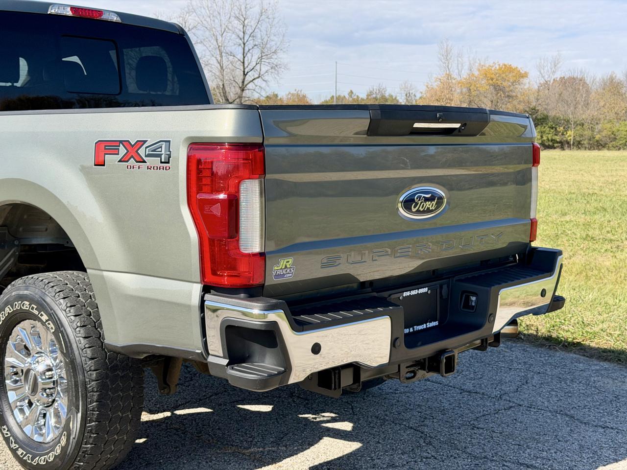 Ford F-250 SD Lariat Crew Cab Short Bed 4WD 2019