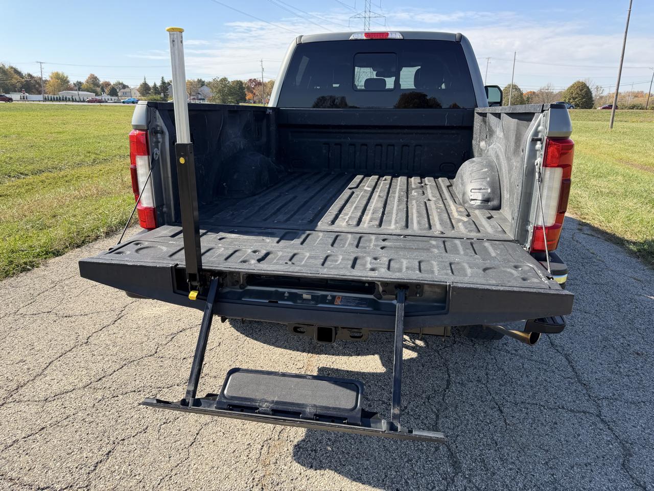 Ford F-250 SD Lariat Crew Cab Short Bed 4WD 2019