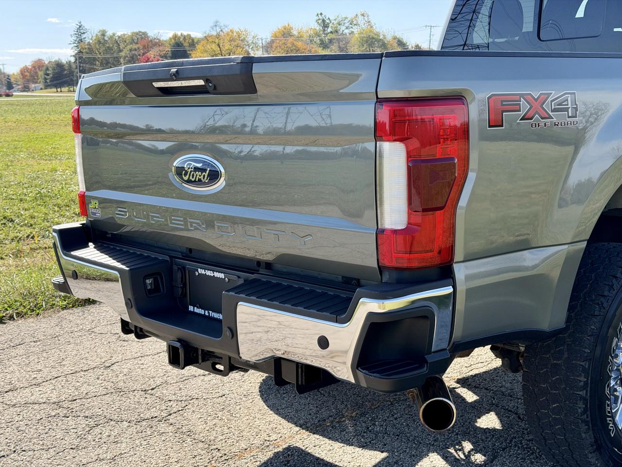 Ford F-250 SD Lariat Crew Cab Short Bed 4WD 2019