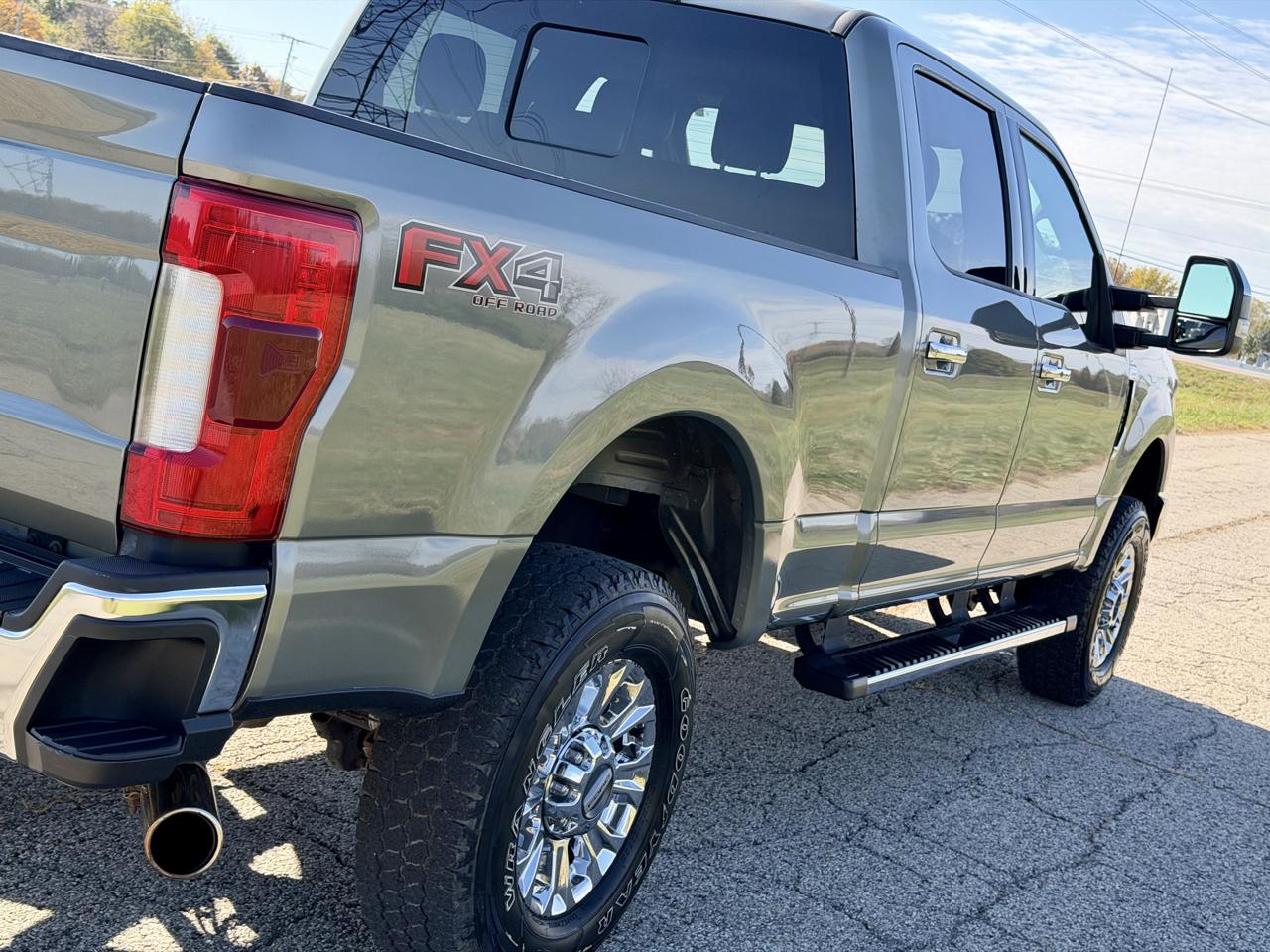 Ford F-250 SD Lariat Crew Cab Short Bed 4WD 2019
