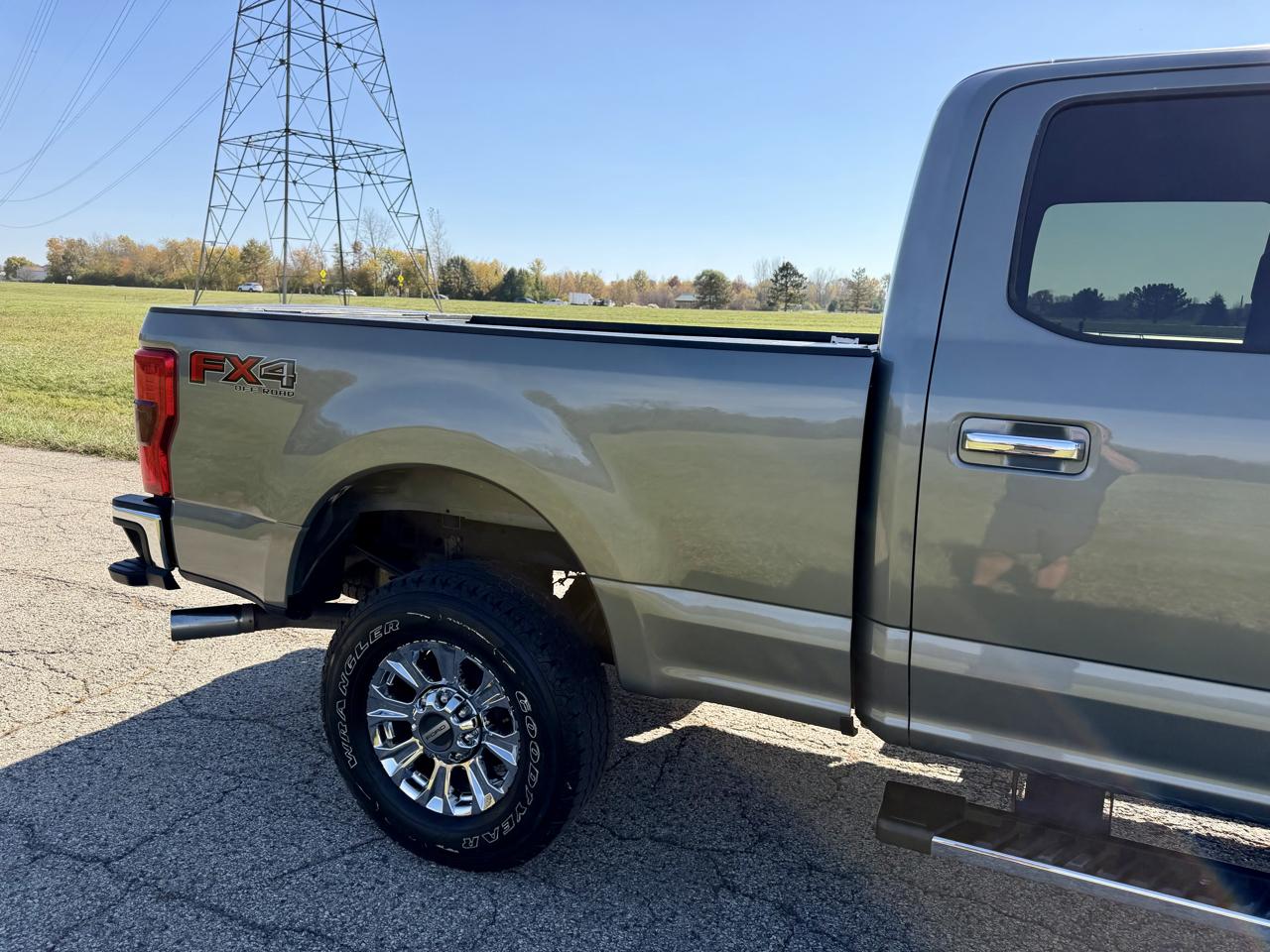 Ford F-250 SD Lariat Crew Cab Short Bed 4WD 2019