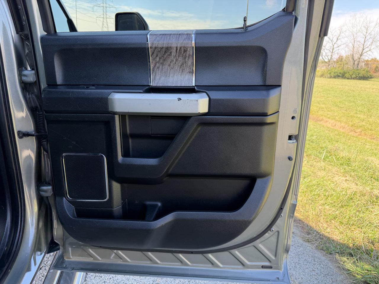 Ford F-250 SD Lariat Crew Cab Short Bed 4WD 2019