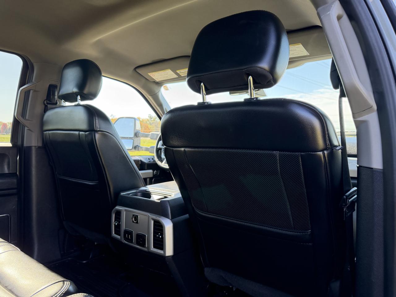 Ford F-250 SD Lariat Crew Cab Short Bed 4WD 2019