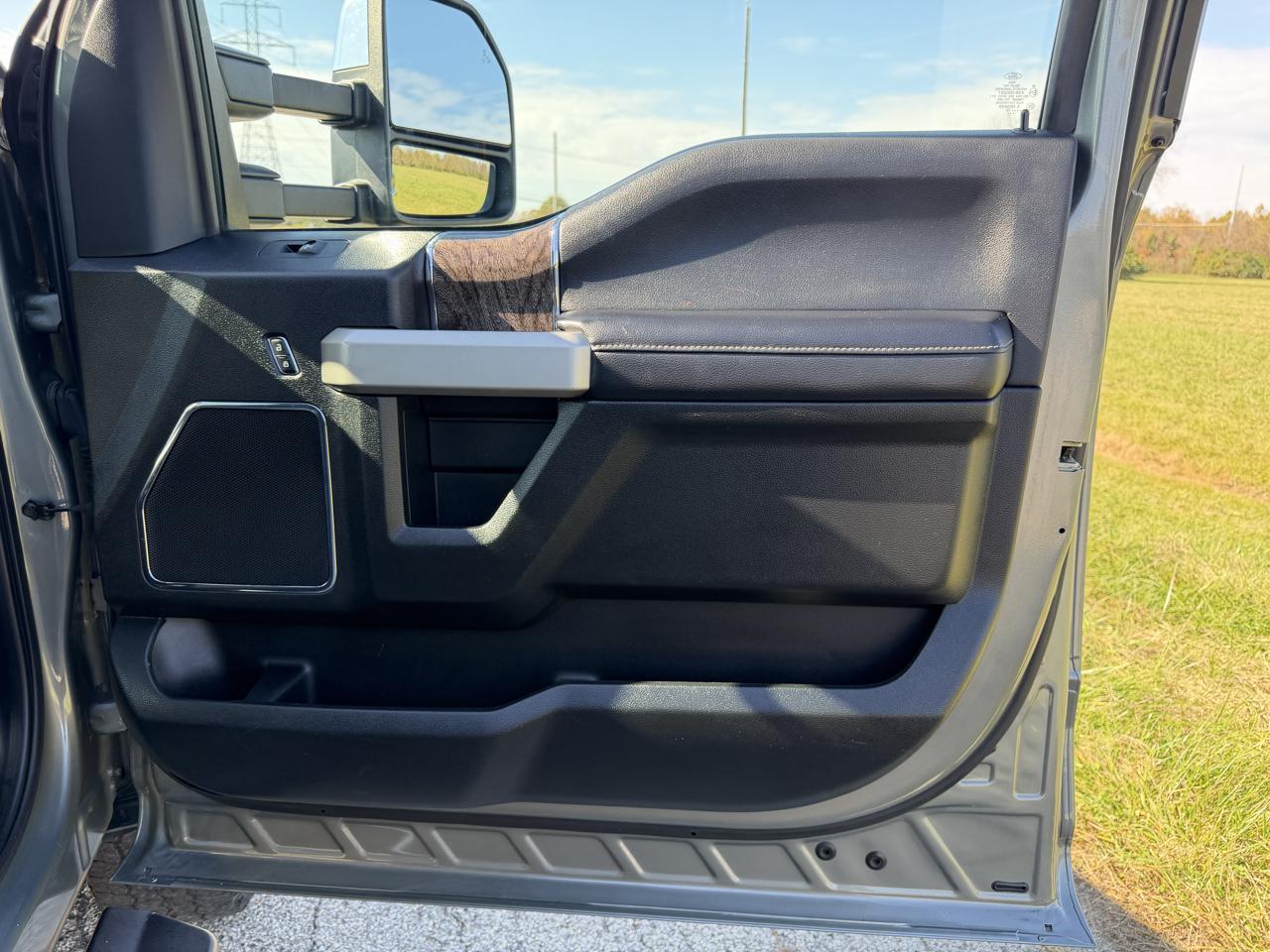 Ford F-250 SD Lariat Crew Cab Short Bed 4WD 2019