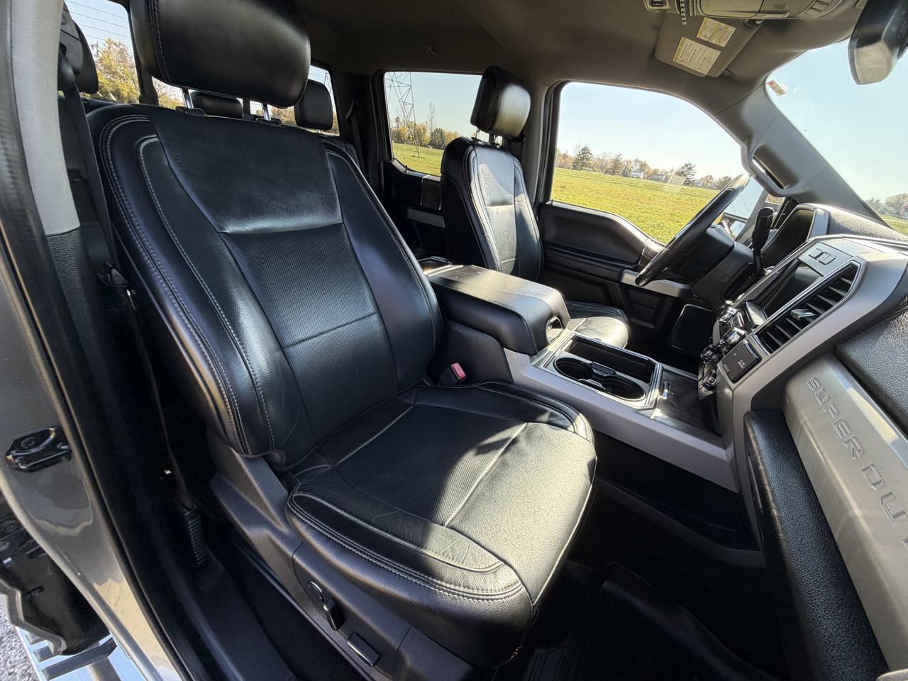 Ford F-250 SD Lariat Crew Cab Short Bed 4WD 2019