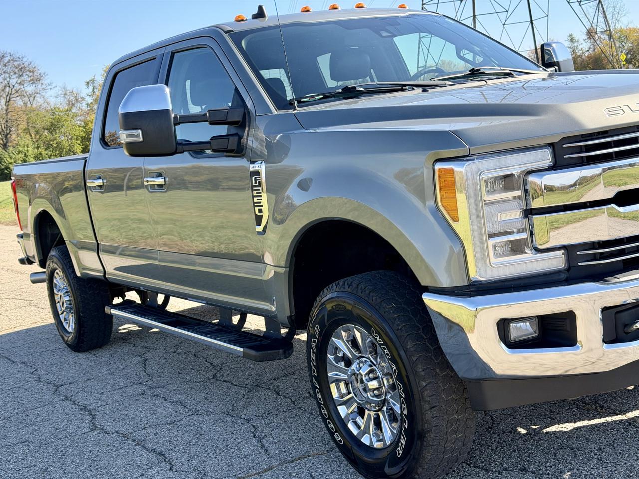 Ford F-250 SD Lariat Crew Cab Short Bed 4WD 2019