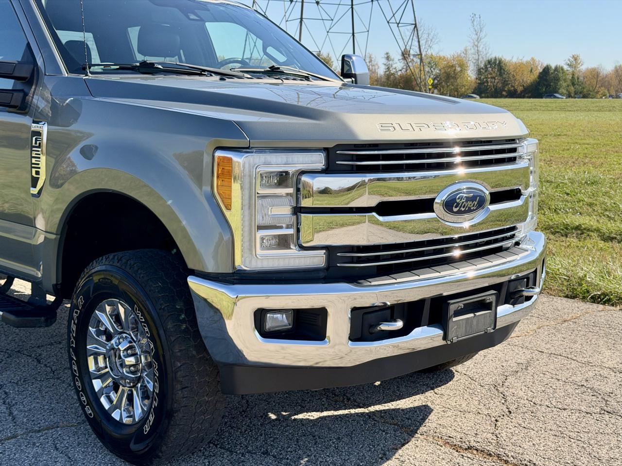 Ford F-250 SD Lariat Crew Cab Short Bed 4WD 2019