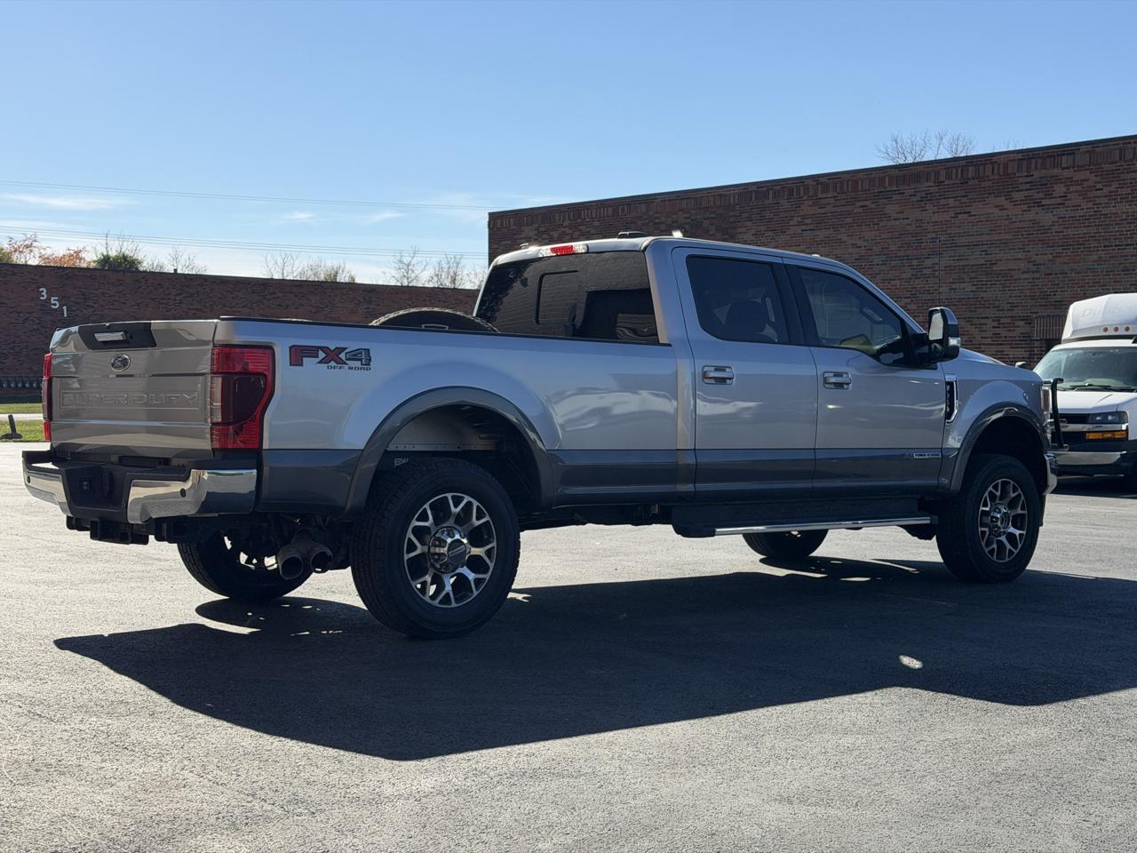 Ford F-350 SD Lariat Crew Cab Long Bed 4WD 2022
