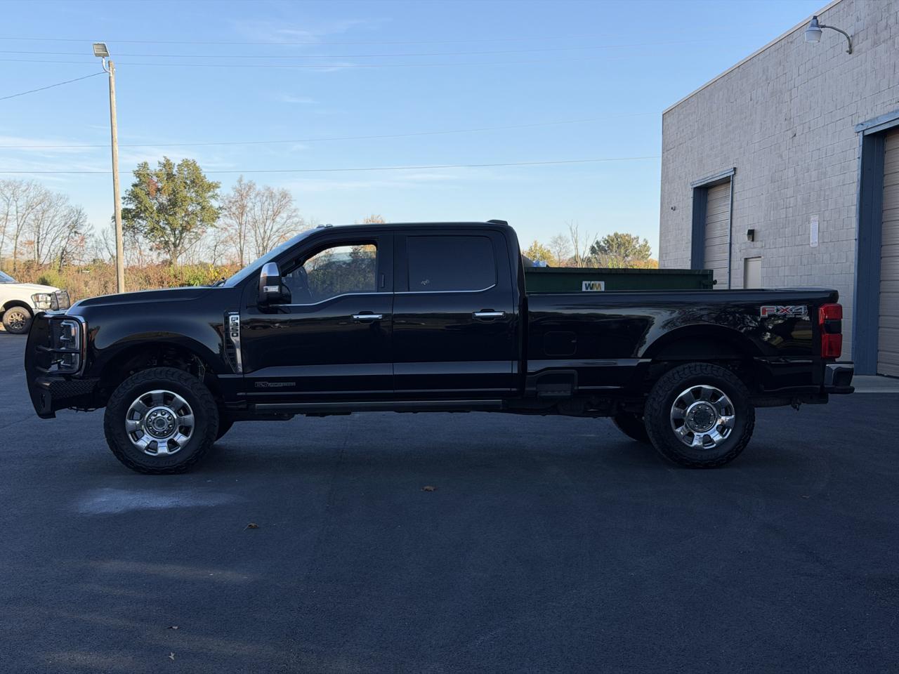 Ford F-350 SD Lariat Crew Cab Long Bed 4WD 2023