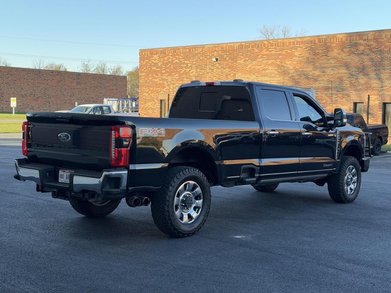 Ford F-350 SD Lariat Crew Cab Long Bed 4WD 2023