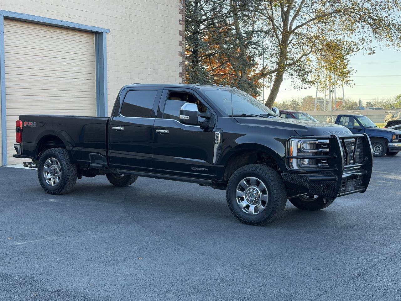 Ford F-350 SD Lariat Crew Cab Long Bed 4WD 2023