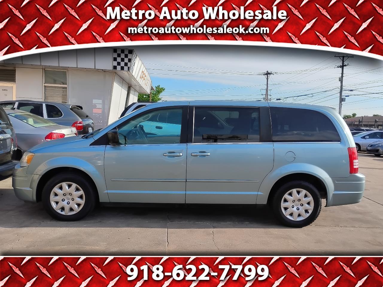 Chrysler Town & Country LX 2009