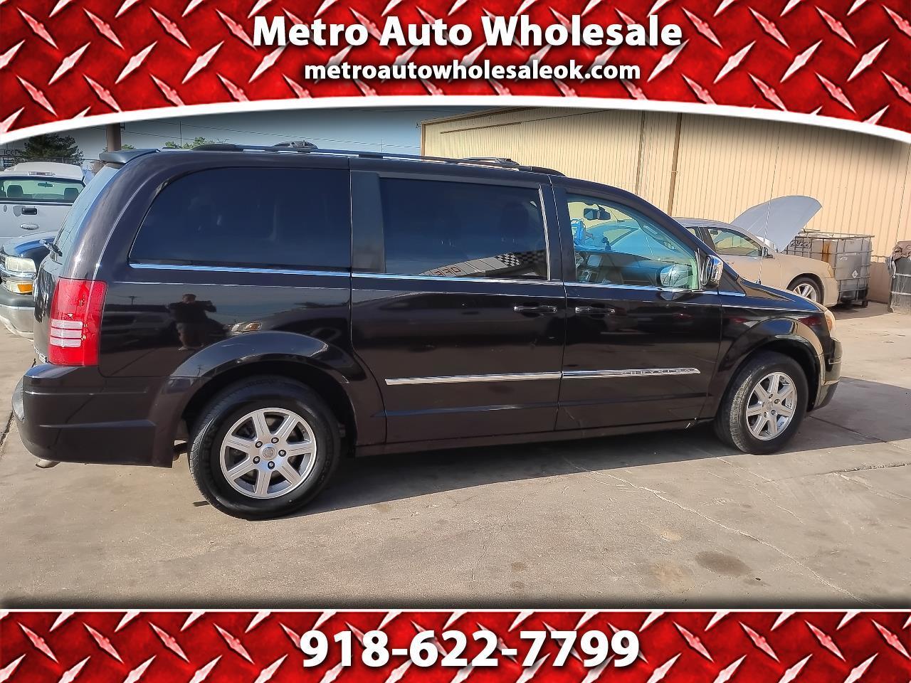 Chrysler Town & Country Touring Plus 2010