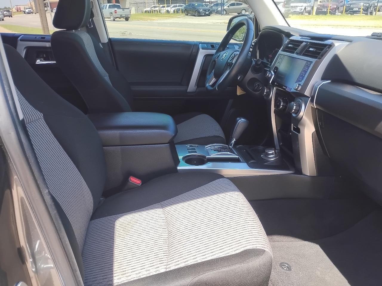 Toyota 4Runner SR5 4WD 2020