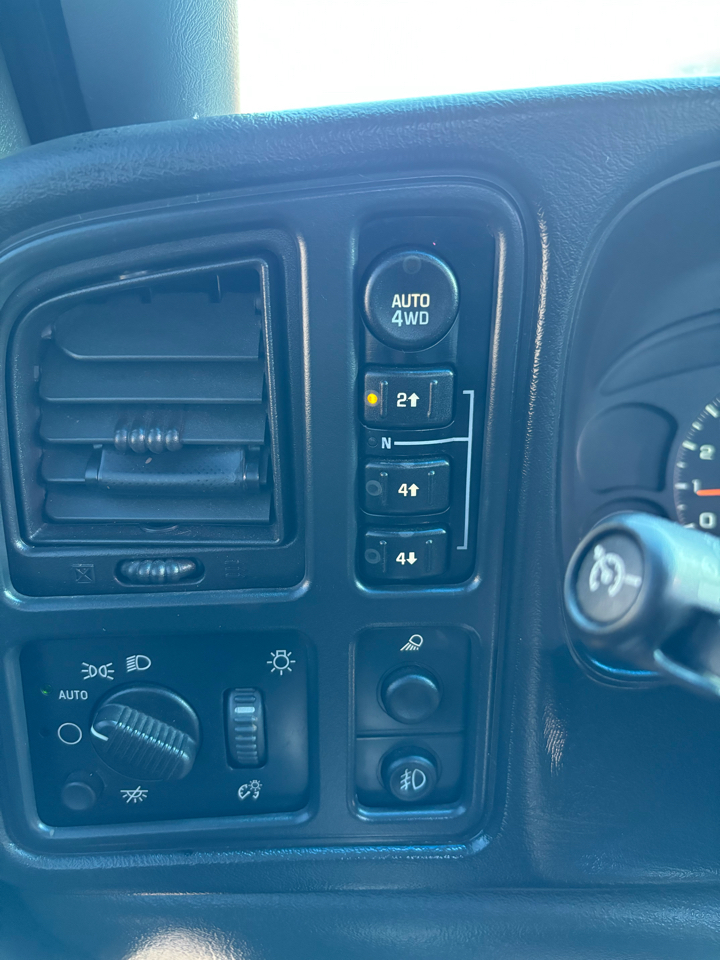 Chevrolet Silverado 1500 Reg Cab 133.0" WB 4WD Work Truck 2003