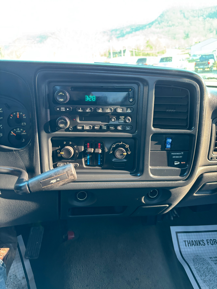 Chevrolet Silverado 1500 Reg Cab 133.0" WB 4WD Work Truck 2003