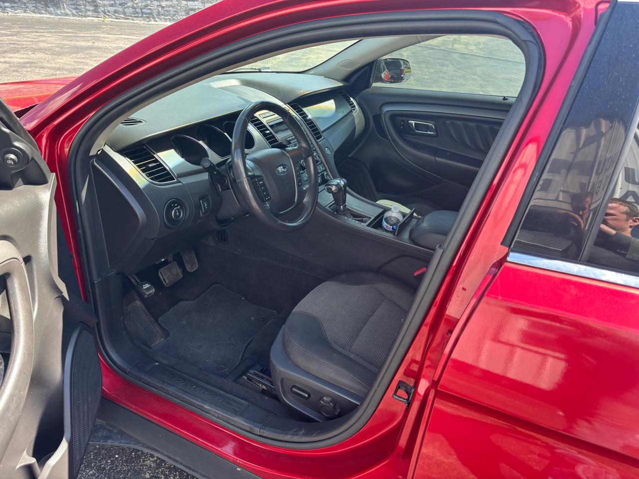 Ford Taurus 4dr Sdn SEL FWD 2010