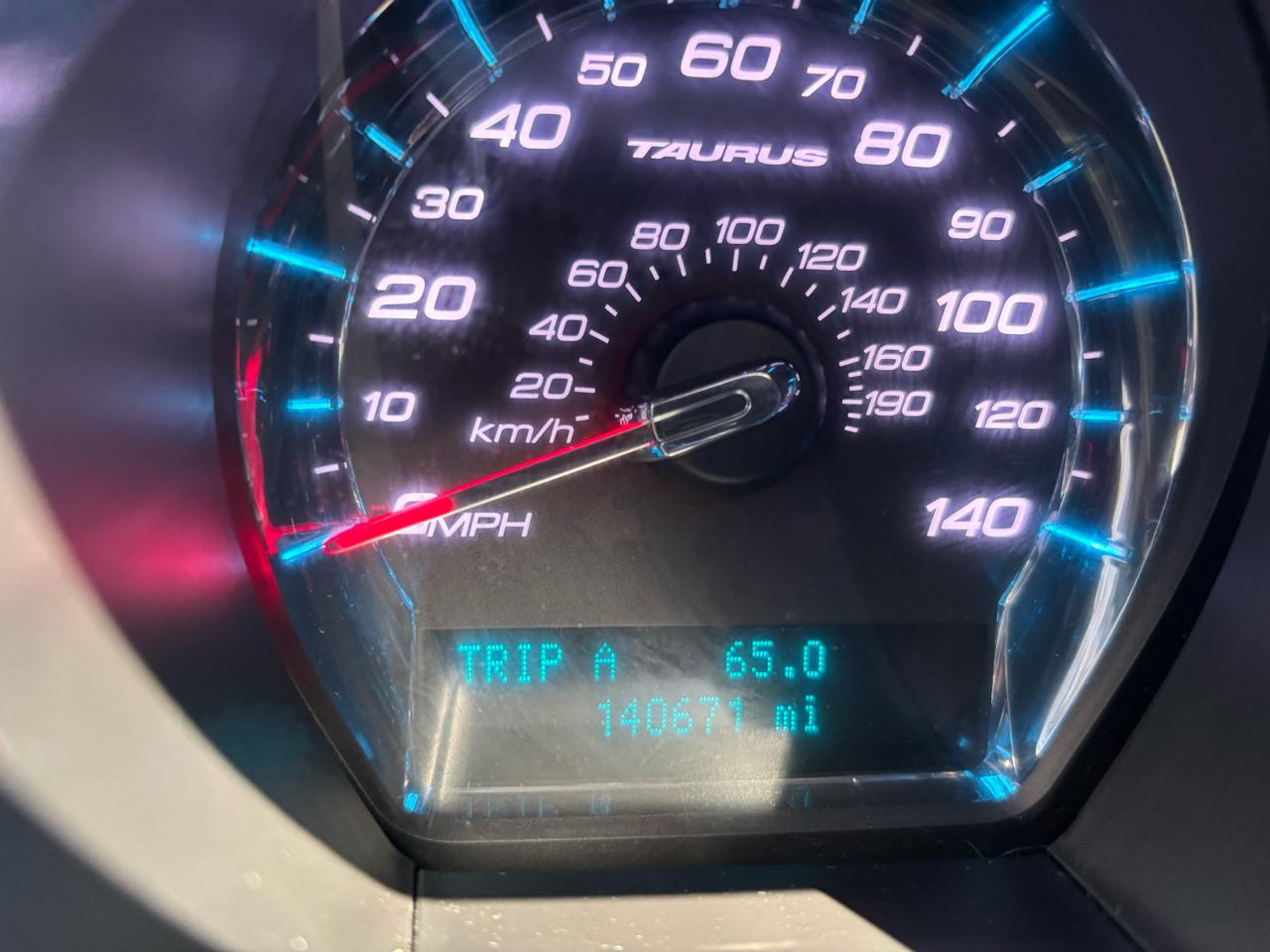 Ford Taurus 4dr Sdn SEL FWD 2010