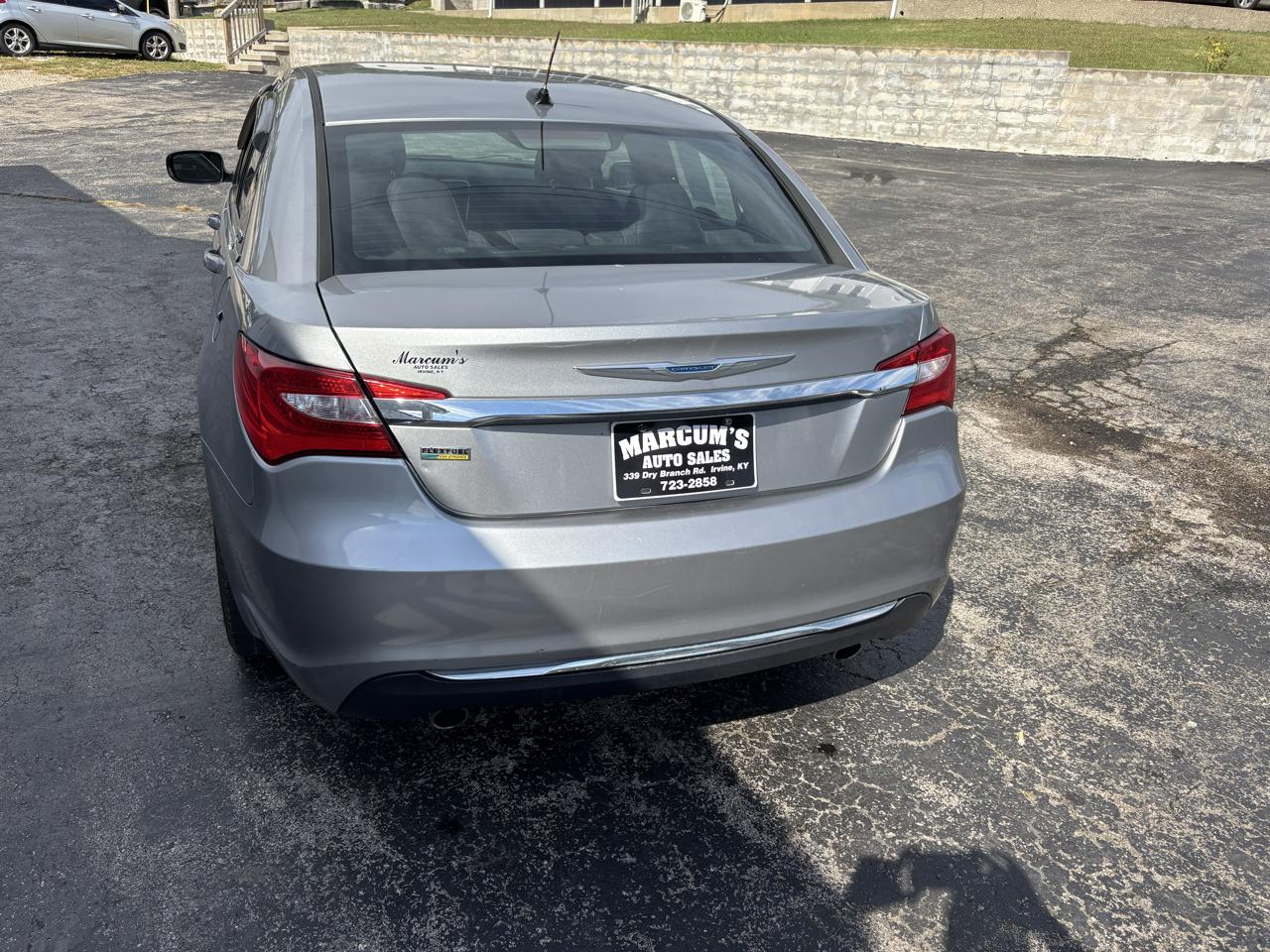 Chrysler 200 4dr Sdn Touring 2014