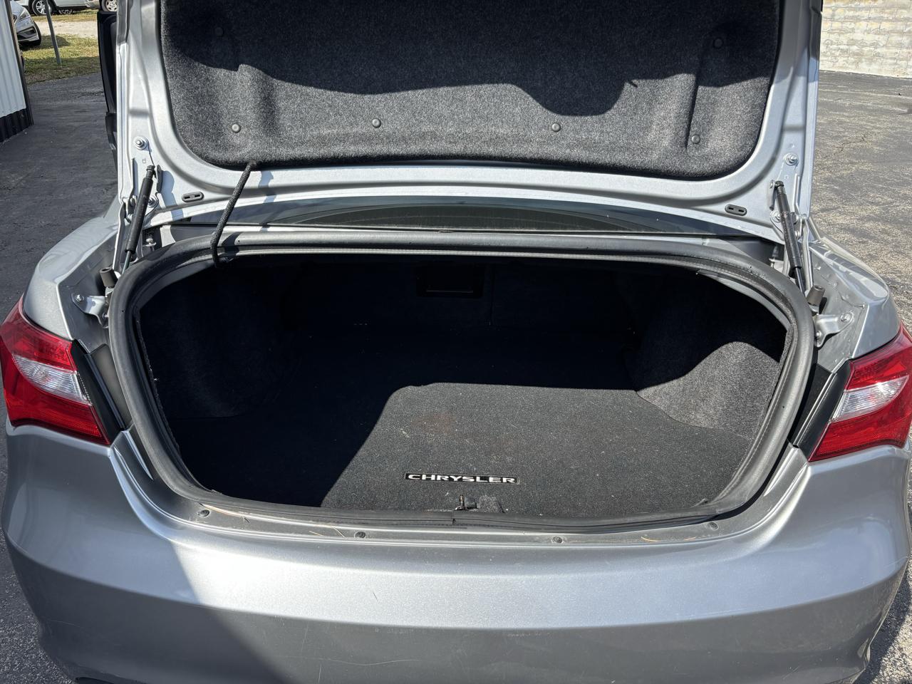 Chrysler 200 4dr Sdn Touring 2014