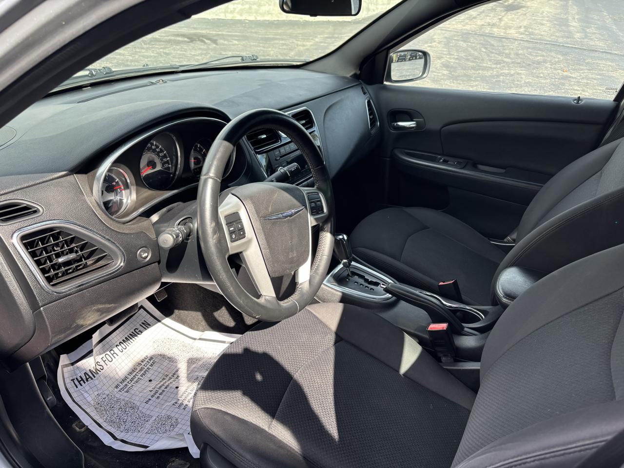 Chrysler 200 4dr Sdn Touring 2014