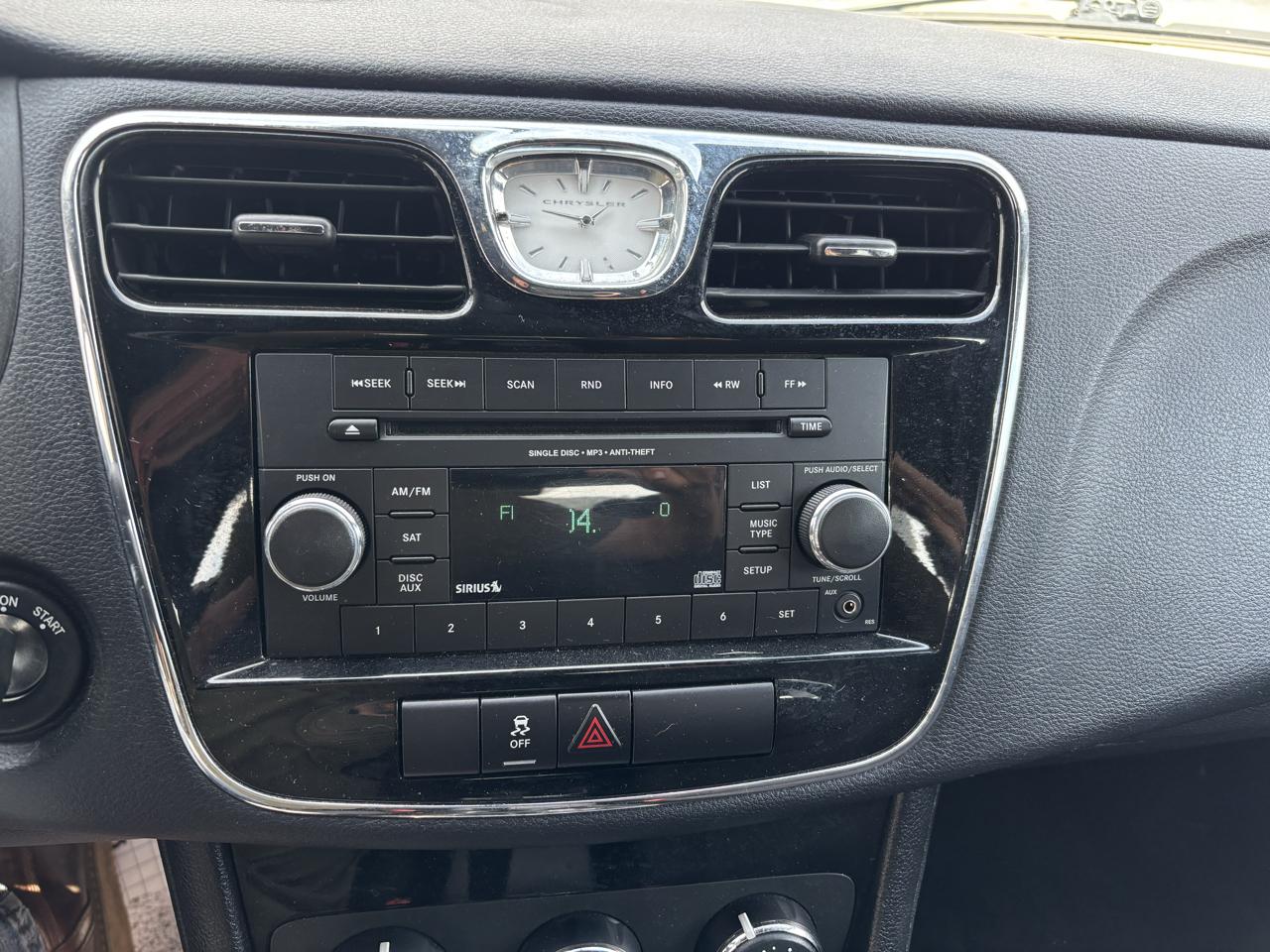 Chrysler 200 4dr Sdn Touring 2014
