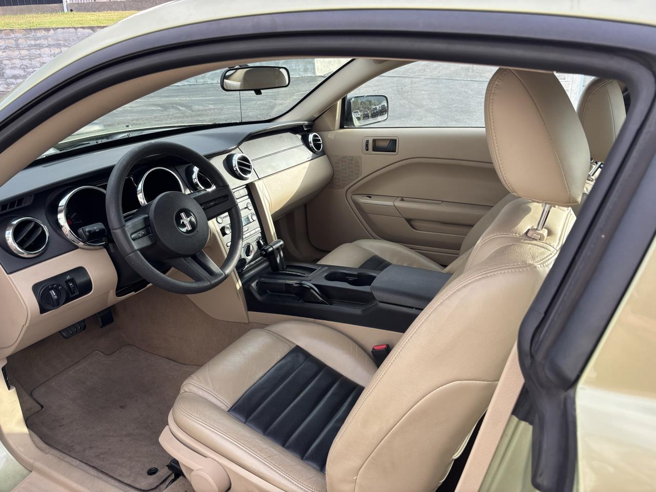 Ford Mustang 2dr Cpe Standard 2006