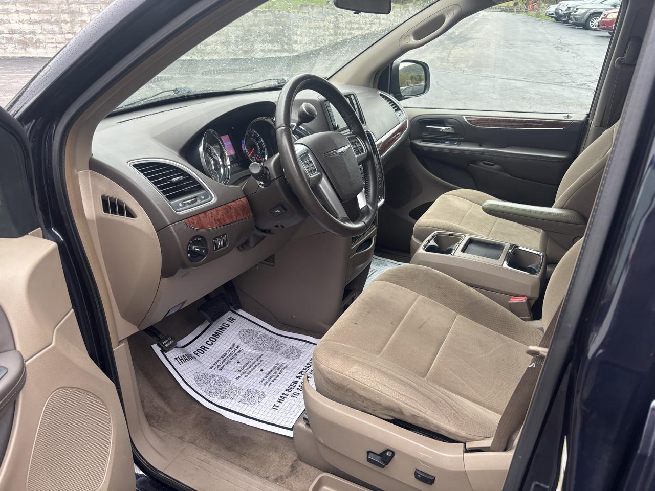 Chrysler Town & Country 4dr Wgn Touring 2011