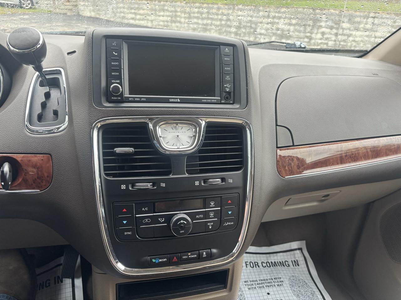 Chrysler Town & Country 4dr Wgn Touring 2011