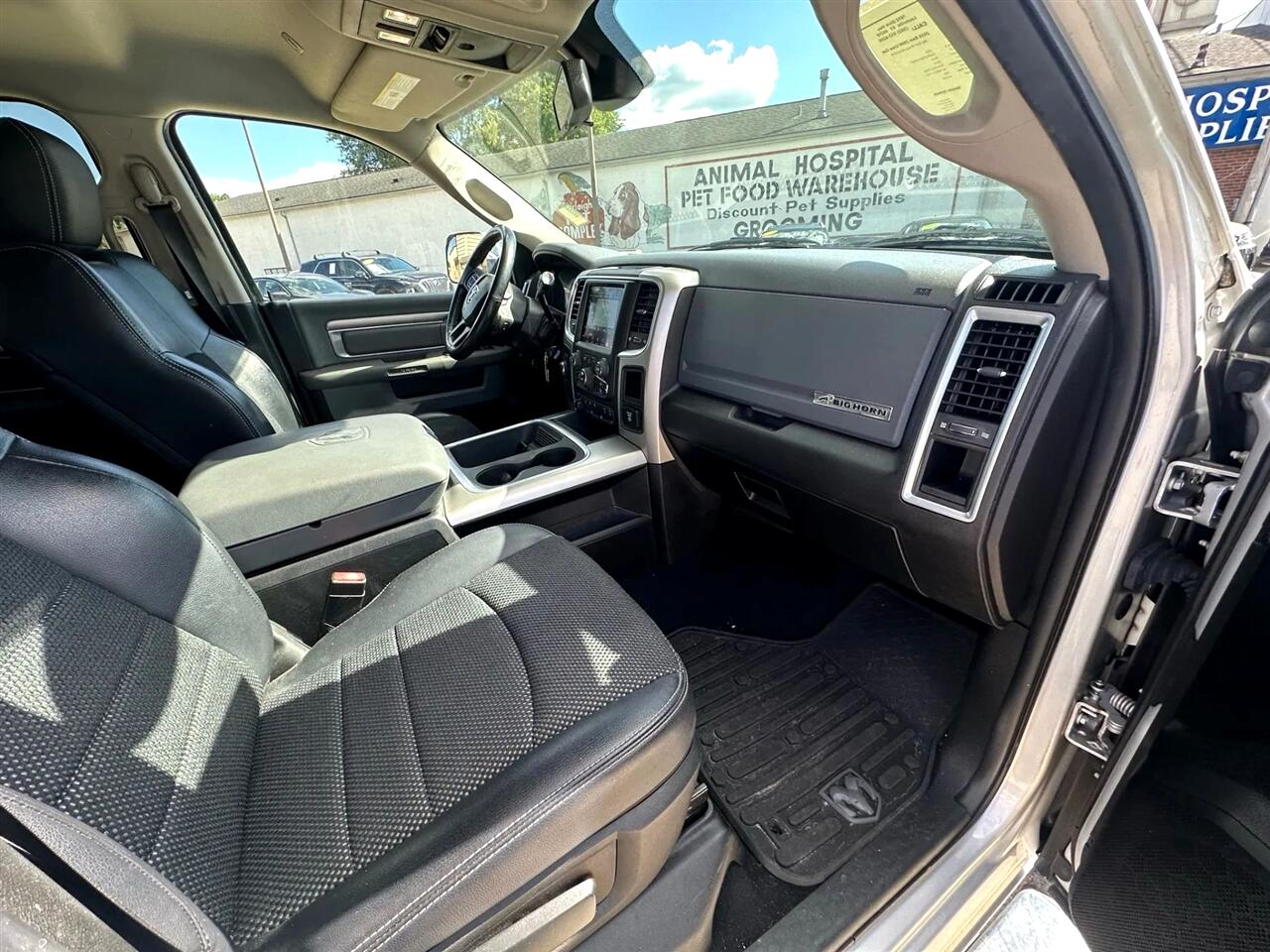 RAM 2500 Big Horn 4x4 Crew Cab 6'4" Box 2018 RAM 2500 Big Horn 4x4 Crew Cab 6'4" Box 2018