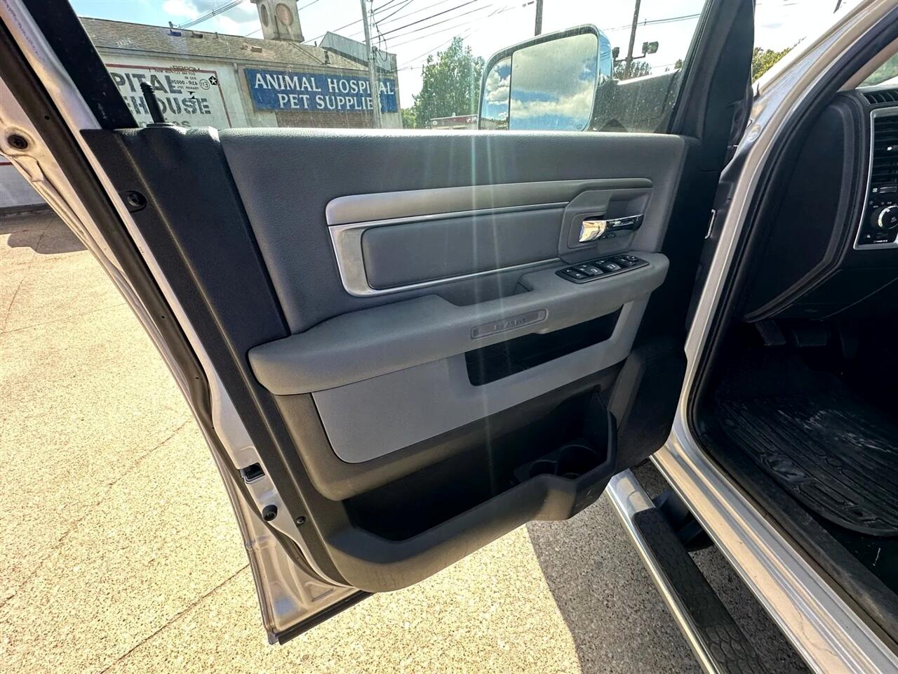 RAM 2500 Big Horn 4x4 Crew Cab 6'4" Box 2018 RAM 2500 Big Horn 4x4 Crew Cab 6'4" Box 2018