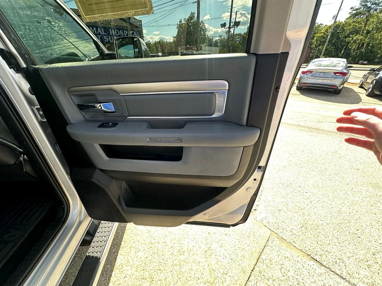 RAM 2500 Big Horn 4x4 Crew Cab 6'4" Box 2018 RAM 2500 Big Horn 4x4 Crew Cab 6'4" Box 2018