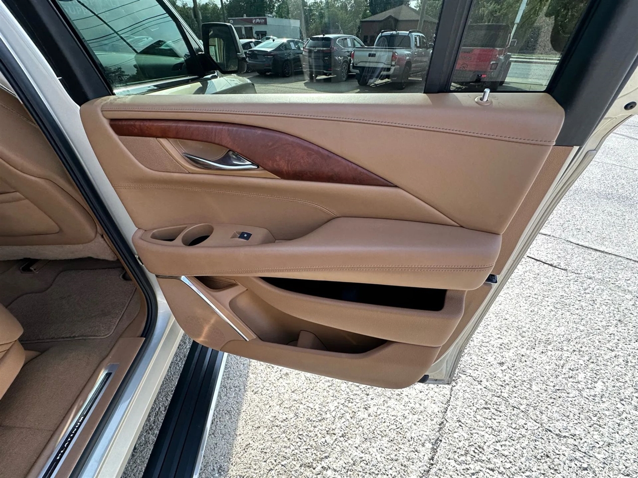 Cadillac Escalade ESV 4WD 4dr Platinum 2016 Cadillac Escalade ESV 4WD 4dr Platinum 2016