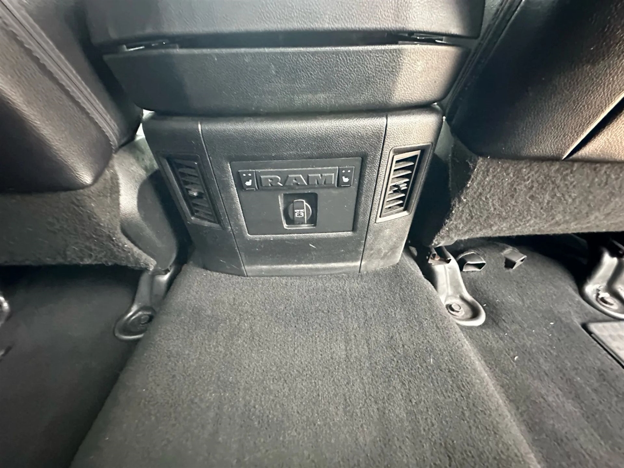 2018 Ram 1500 Laramie photo 29