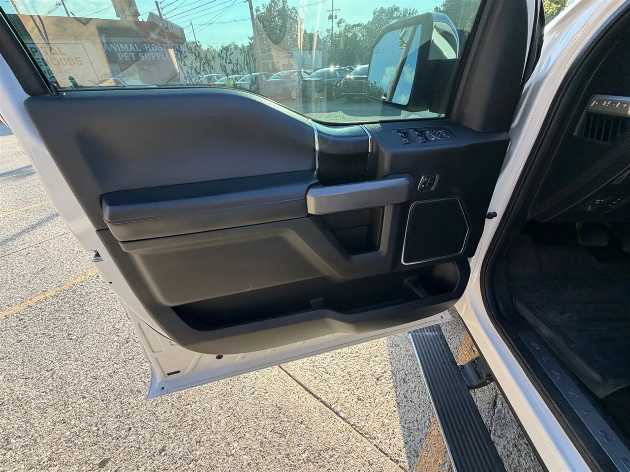 Ford F-150 Platinum 4WD SuperCrew 5.5' Box 2018 Ford F-150 Platinum 4WD SuperCrew 5.5' Box 2018