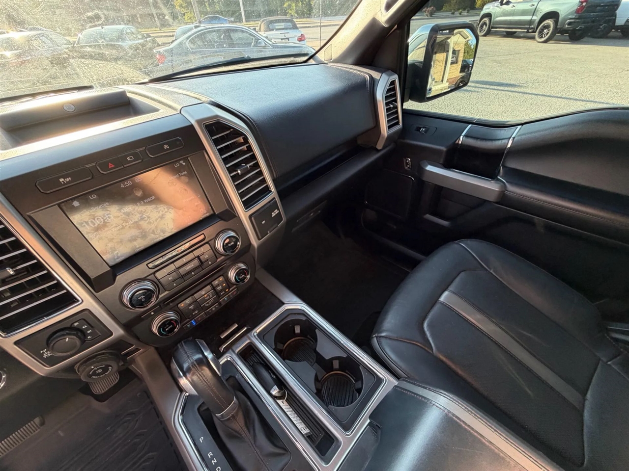 Ford F-150 Platinum 4WD SuperCrew 5.5' Box 2018 Ford F-150 Platinum 4WD SuperCrew 5.5' Box 2018