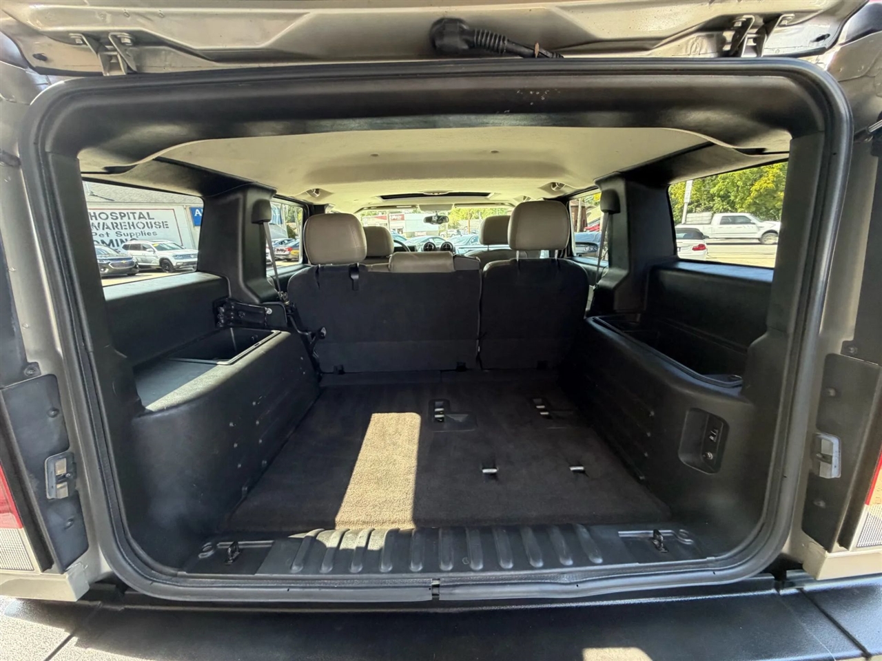 2005 Hummer H2 Base photo 32