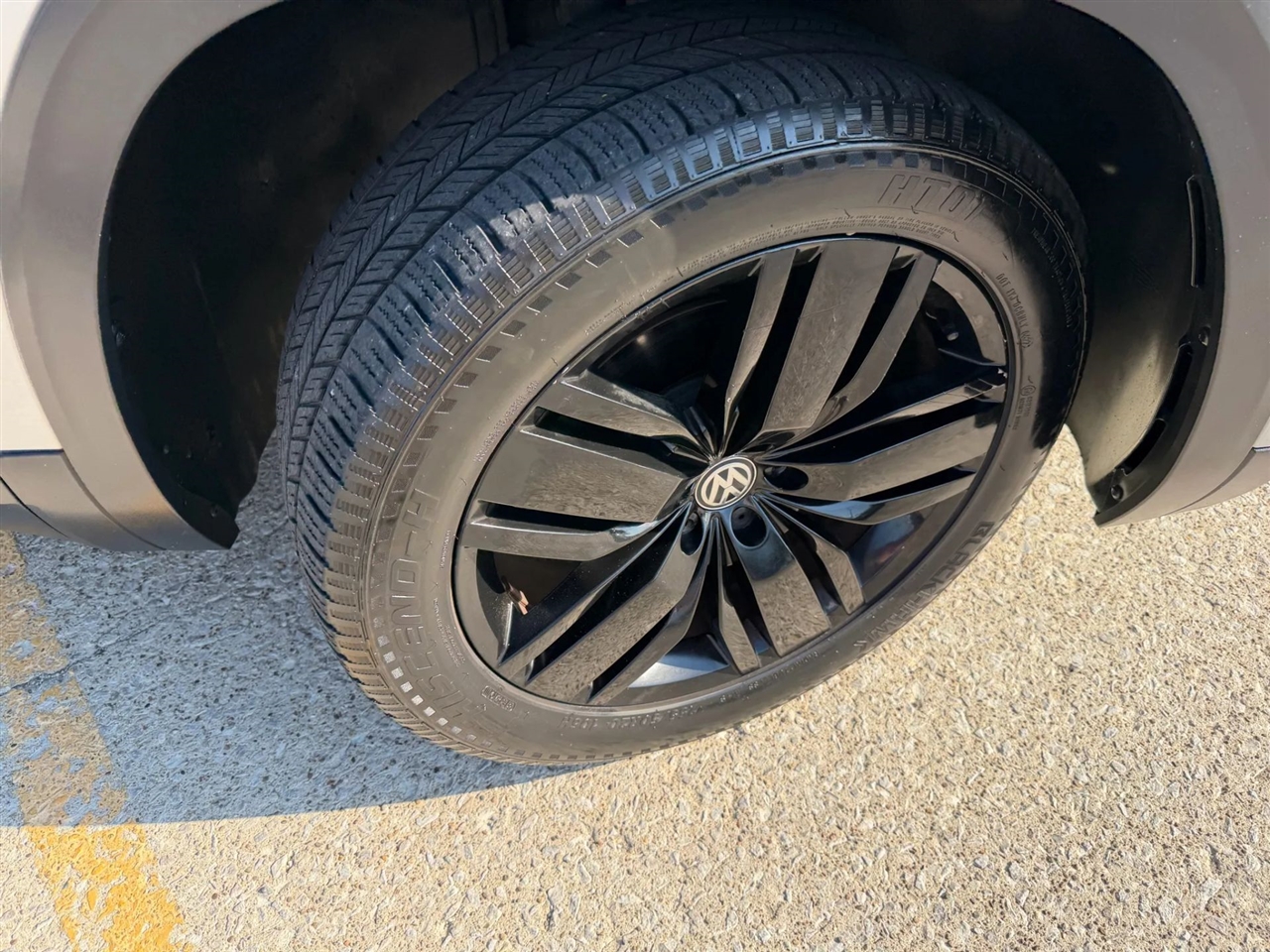 2018 Volkswagen Atlas V6 SEL photo 9