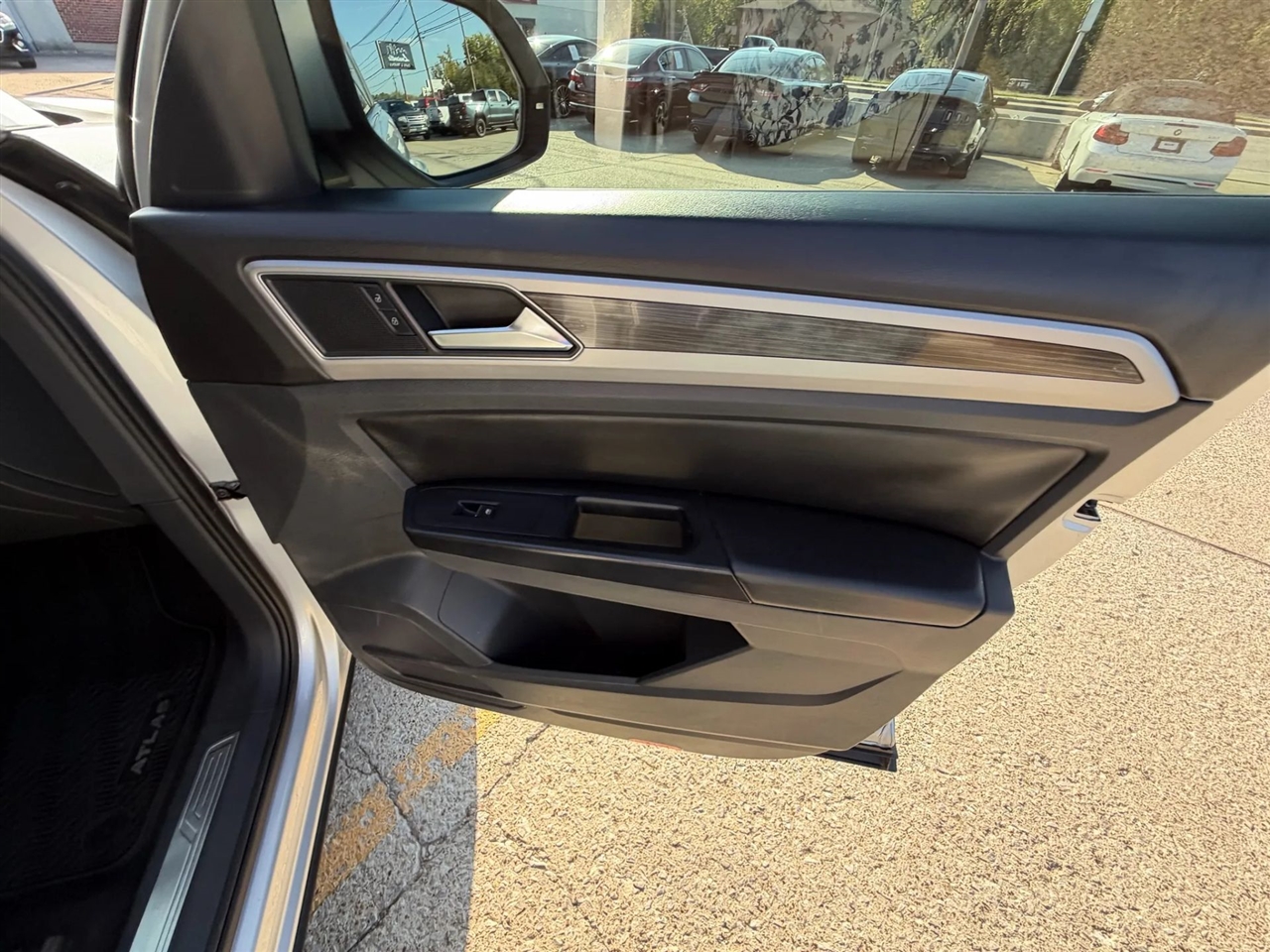 2018 Volkswagen Atlas V6 SEL photo 16