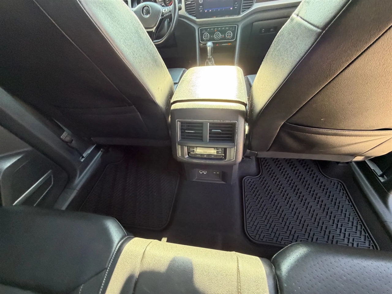 2018 Volkswagen Atlas V6 SEL photo 31