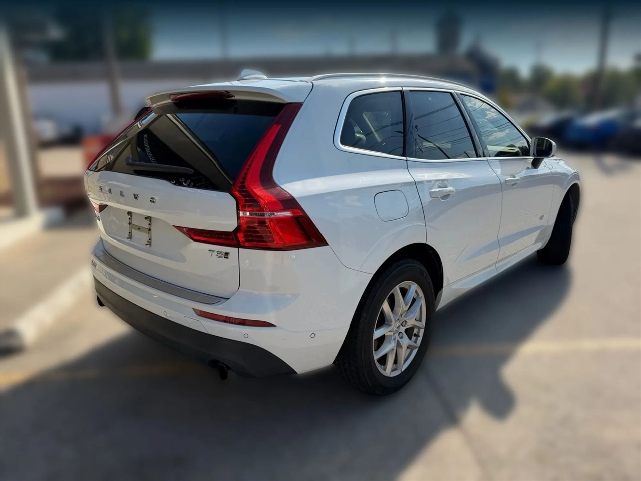 2018 Volvo XC60 T5 Momentum photo 7